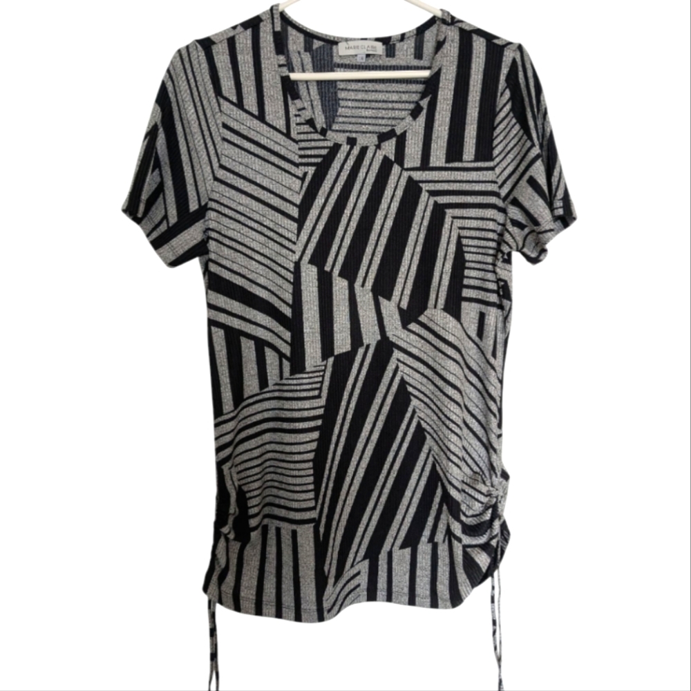 Marie Claire Boutiques: Black and White Graphic Ruched Short Sleeve Tee Size: L